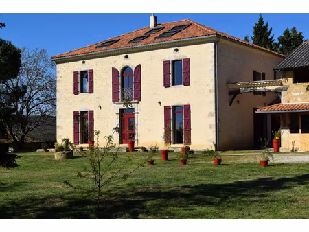 propriété exceptionnelle  ferme ancienne  dépendances  36ha 