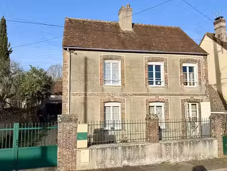 vente maison 6 pièces 187.16 m² à la loupe (28240)  119 000 €