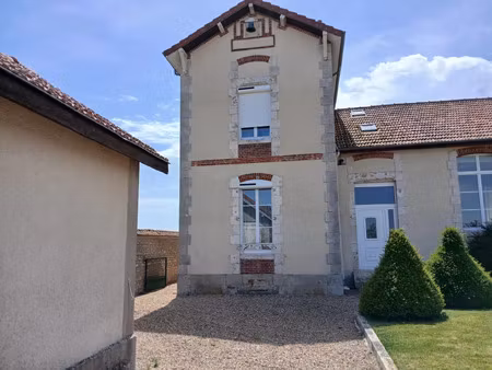 location maison de village 4 pièces 93 m2 à janville-en-beauce