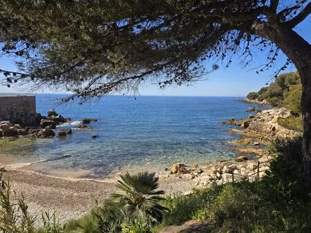 bandol t1 avec mezzanine avec balcon apercu mer
