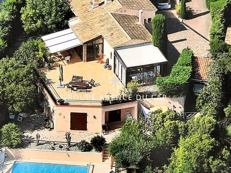 villa 7 pièces 188m2 avec veranda piscine et appartement indépendant  aux issambres