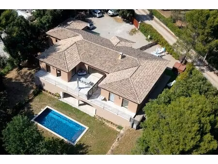 propriété avec 3 logements  piscine et grande terrasse