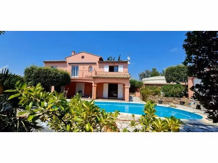 a vendre villa vue mer de l'etage 3 chambres piscine garage aux issambres