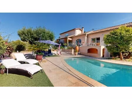 a vendre villa 7 pieces 4 chambres piscine appartement independant proche centre ville et.