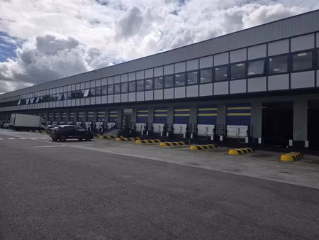 location local industriel 1322 m² à fosses (95470)