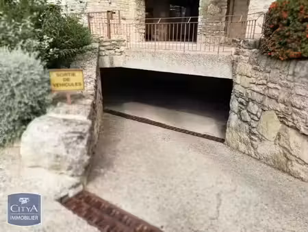 parking à louer 18 m² - avignon (84) - 116€
