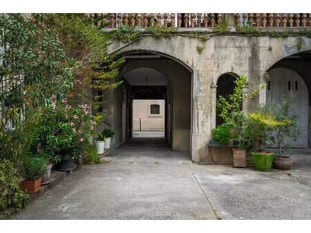carcassonne - bastide st louis appartement t8 183m² donnant cour intérieure avec place de 
