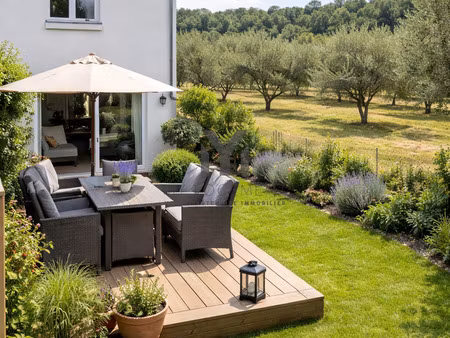 villa contemporaine a proximite d'aix en provence avec jard