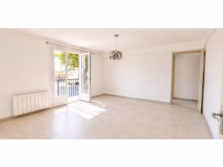 a louer t2 avec cave balcon et parking narbonne proche lycee louise michel