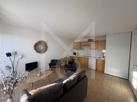t2 meuble dans residence avec piscine
