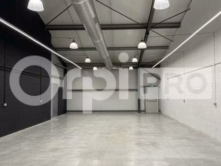 vente entrepôt la rochelle 17000 208m²