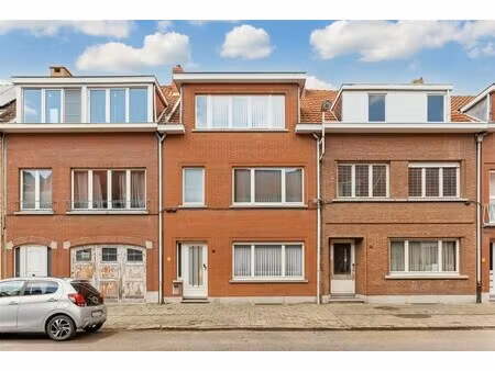 ruime woning  perfect onderhouden met een zonnige tuin.