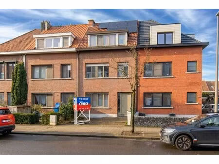 ruime gezinswoning met vier slaapkamers en tuin