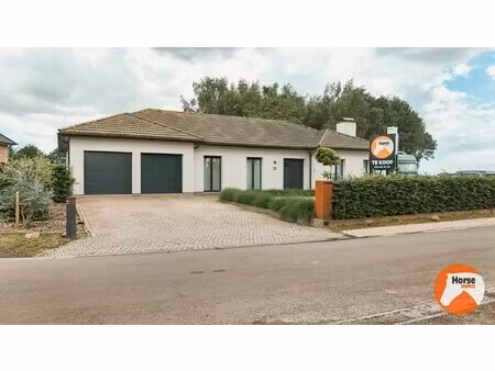 vrasene - recent gerenoveerde woning met paardenstallen