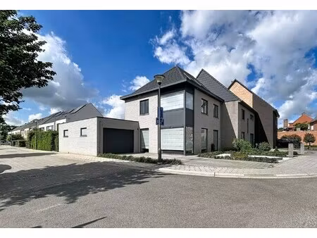 energiezuinige gezinswoning met 3 slaapkamers en garage op toplocatie