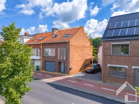 goed onderhouden bel-etagewoning met 3 slaapkamers nabij centrum brasschaat