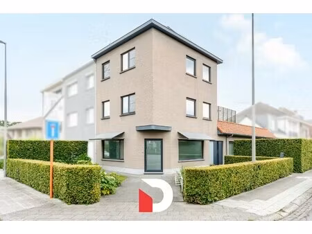 instapklare hoekwoning met praktijkmogelijkheid in topbuurt nabij centrum brugge