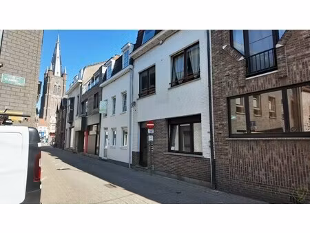 instapklare gezinswoning in het centrum van eeklo
