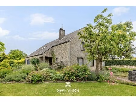 ruim wonen in alle rust: open gezinswoning (242 m²) op breed perceel van 13 are in herk-de