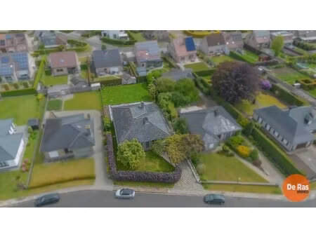 herzele - totaal gerenoveerde bungalow in rustige wijk