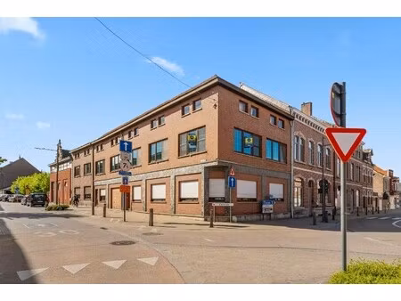 1 rijwoning en 2 appartementen in gezellig hoegaarden