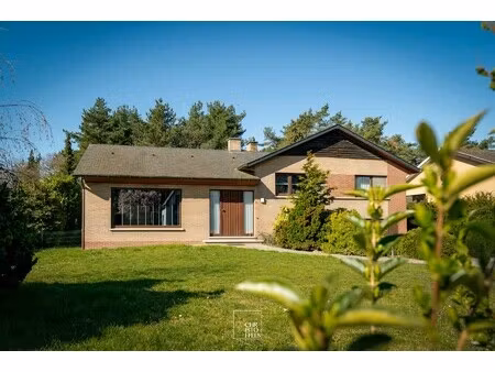 bungalow op ruim perceel (2000m²) in een groene  rustige omgeving te gellik-lanaken!