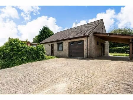 vrijstaande laagbouwwoning met zonnige tuin en uitbreidingsmogelijkheden in oelegem!