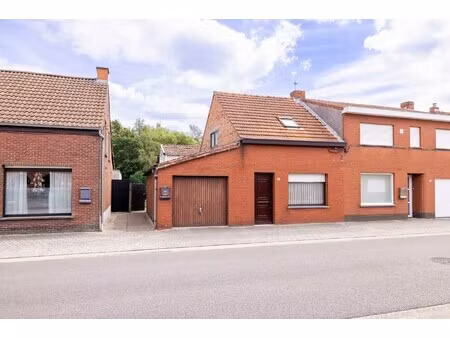 volledig te renoveren woning met 2 slpks en garage op 540m2