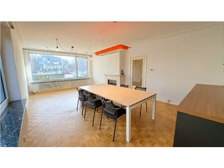 ruim instapklaar gelijkvloers 3-slaapkamerappartement te koop in sint-michiels brugge