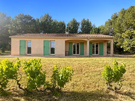 ventabren – maison de plain-pied au calme avec garage et superbe terrain arboré de 2 000 m