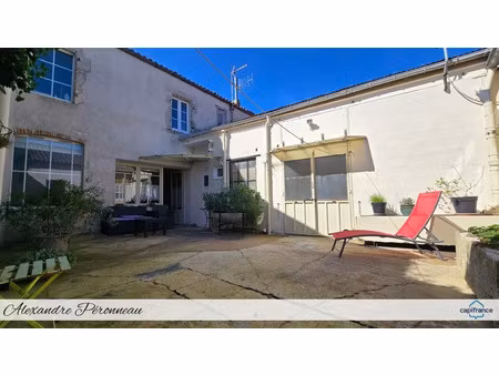 vente immeuble 130 m² ferrières (17170)