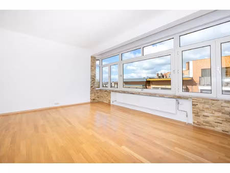 appartement te koop in laken met 1 slaapkamer
