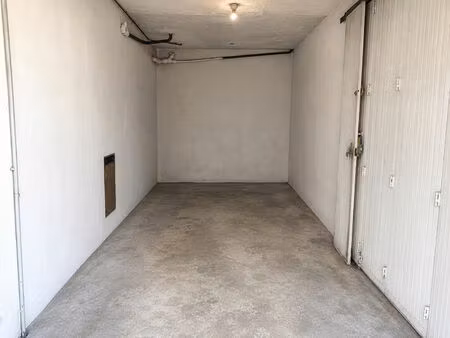 vente parking / box  13.70m²  les sables
