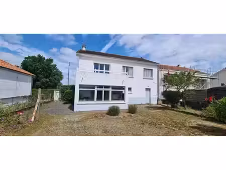 terrain + maison gorges 4 p . 3 chs . 84.1 m² . t 719 m² . balcon . garage . sous sol