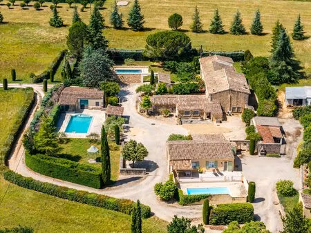 a vendre – ancien mas de caractère avec gîtes indépendants et piscines  à proximité de...