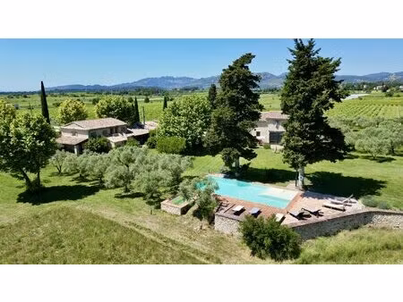 au pied du mont ventoux mas provençal rénové avec gîtes indépendants
