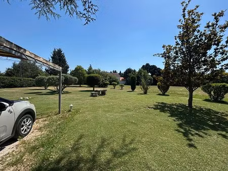 cabannes - maison d'environ 162 m2 avec terrasse couverte  garage et 8200 m2