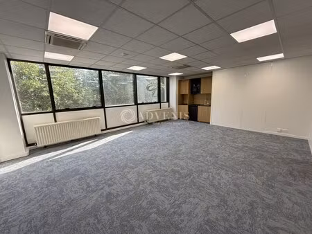 location bureaux 44 m² à 365 m²