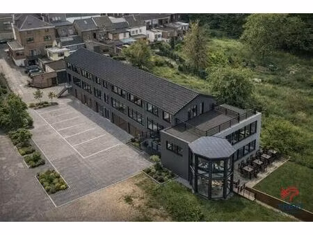 commercieel te koop in fontaine-l'evêque met 14 slaapkamers