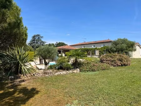maison de 300 m2 avec dépendances  piscine  pool house et terrain de 4320 m2