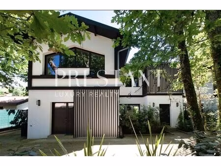 hossegor  proche centre ville et golf   villa de 250m2 avec garage à velo de 20m2