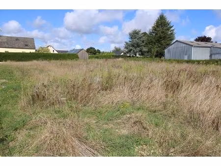 a bais  proche du bourg  grand terrain constructible de 1 735 m²