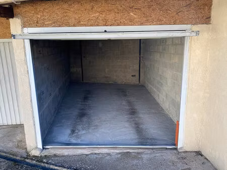 location parking / box  18.00m²  louviers
