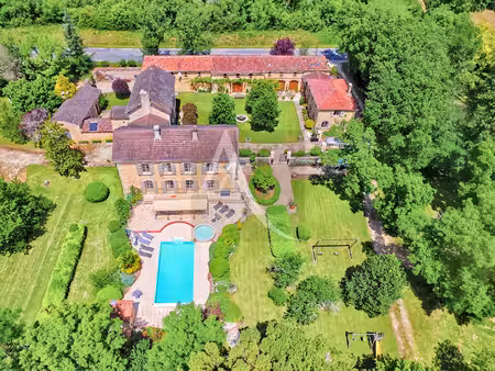 domaine touristique de charme avec gîtes et piscines