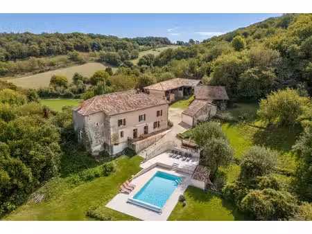 maison de campagne avec piscine  terrain  gite et granges