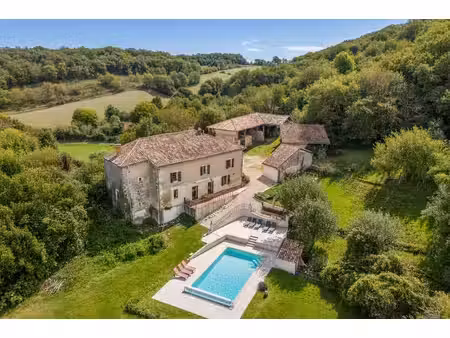 maison de campagne avec piscine  terrain  gite et granges