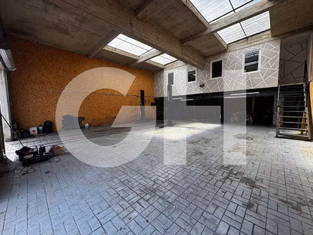 local avec bureau - 150m²