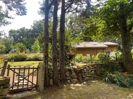 maison d'habitation en belles pierres