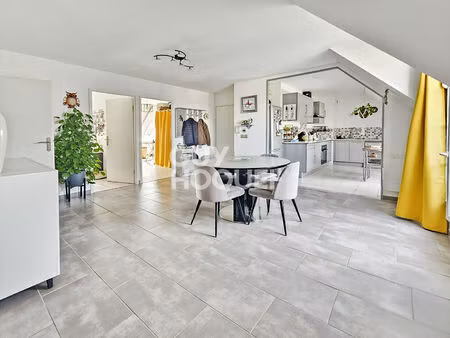 à vendre : appartement 5 pièces à fontenay tresigny