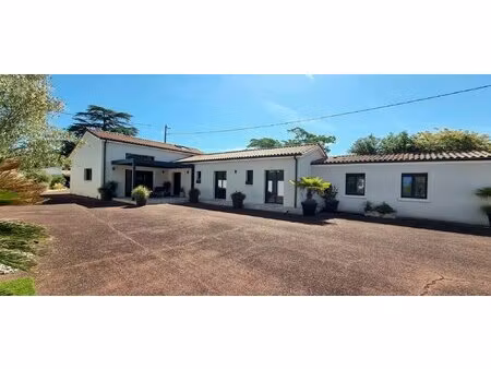 tres belle maison plain pied de 2023 avec dependance